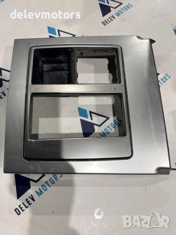 P1JB84XZAAB интериорна пластмаса около скоростен лост от Jeep Cherokee (KK) 2.8 CRDI, engine ENS