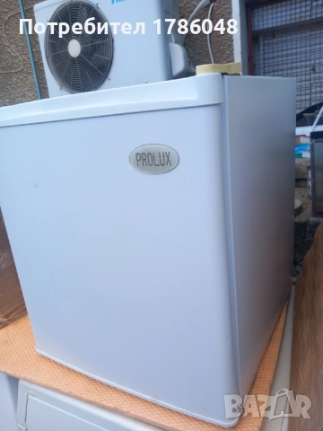 Малък хладилник с малко фризерче /мини бар/, снимка 4 - Хладилници - 53636494