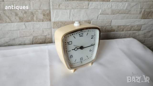 Стар часовник / будилник -Victoria 4 Rubine -Made in Romania - 1970г., снимка 3 - Антикварни и старинни предмети - 34454229