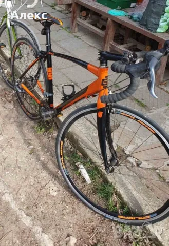 Шосеен велосипед, спортно колело, бегач,