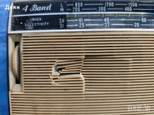 Транзистор ussr ,има счупвания отпред, снимка 2 - Радиокасетофони, транзистори - 51118394