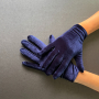 Къси дамски елегантни ръкавици от син плюш 8647