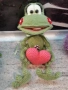 Подаръци за Св. Валентин. Плетена играчка Жаба, ръчно изработени, прекрасен подарък, снимка 2