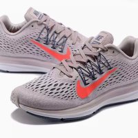 Дамски маратонки Nike 43 номер, снимка 1 - Маратонки - 42241014