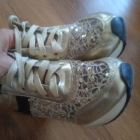 Златни обувки на платформа , снимка 4 - Дамски ежедневни обувки - 41779407