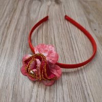 Красива червена диадема с цвете от плат, снимка 2 - Аксесоари за коса - 35851732