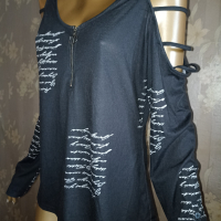 Sheilay L-Ефектен топ/ блуза с надписи и интересен ръкав , снимка 1 - Блузи с дълъг ръкав и пуловери - 44773141