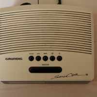 Радио часовник Grundig, снимка 3 - Друга електроника - 36043595