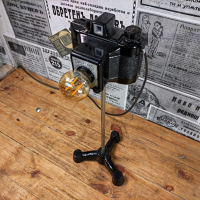 Лампа направена от стар фотоапарат , снимка 4 - Настолни лампи - 36155333