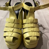 Жълти сандали, снимка 2 - Сандали - 40935806