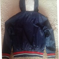 Продавам тъмно синьо детско марково яке за пролета и есента, снимка 3 - Якета - 28673323