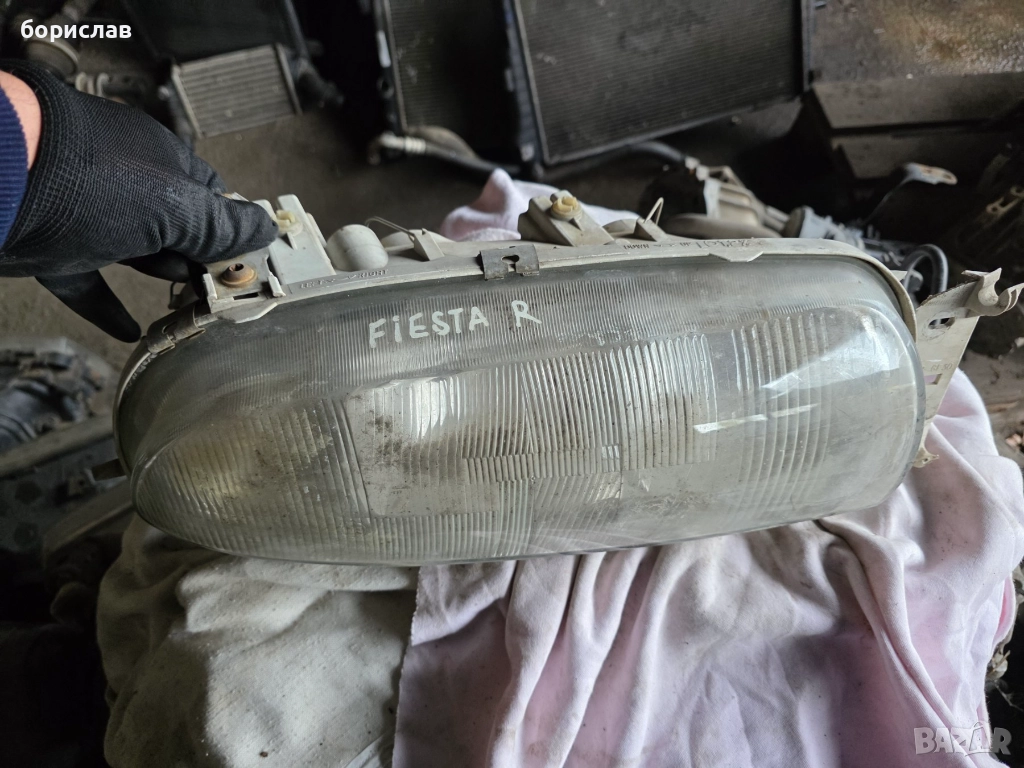 Десен фар за Форд фиеста , снимка 1