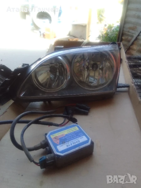 Фар за Тойота Авенсис, снимка 1