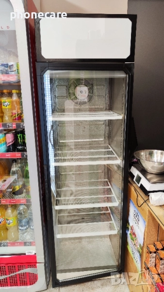 Хладилна витрина , снимка 1