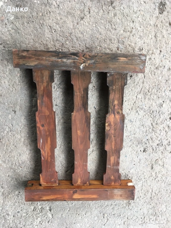 Продавам стари части от дървени парапети за декорация, снимка 1