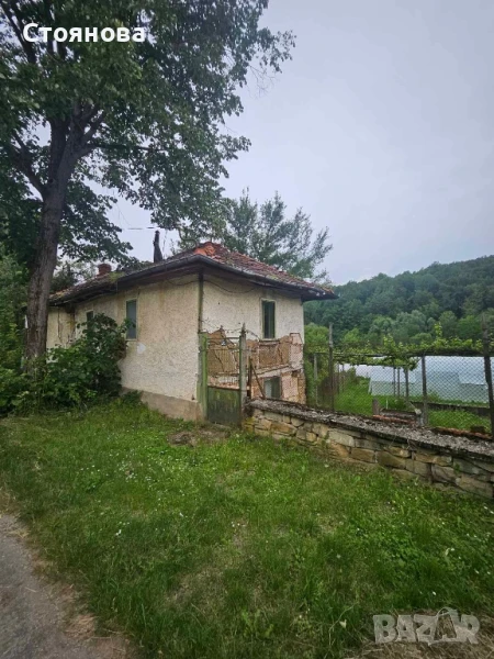 Продавам къща в с. Сопот , снимка 1