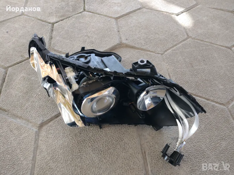 счупен ксенонов фар от бмв е60 , снимка 1