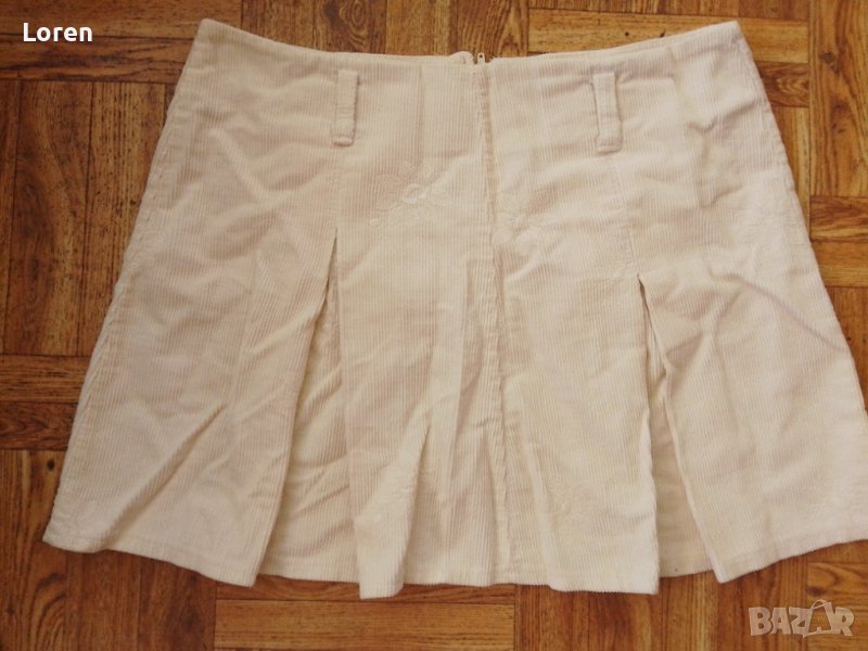 Бяла джинсова сладка поличка с бели бродирани цветчета, снимка 1