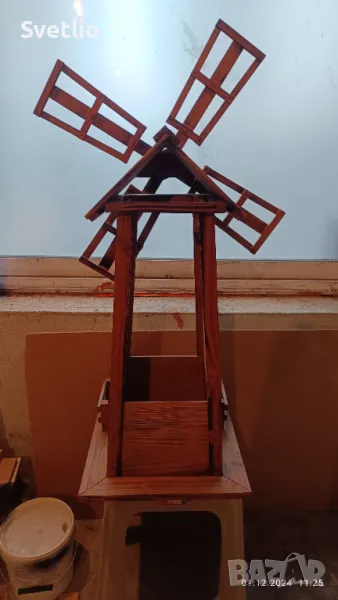Намалена! Продавам декоративна дървена мелница - саксия., снимка 1
