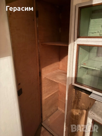 Подарявам масивен шкаф с надстройка за чаши със стъкло и огледало от соца, снимка 8 - Бюфети - 53205856