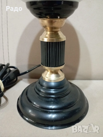 Комплект от две красиви лампи с бели сферични стъклени абажури, снимка 3 - Настолни лампи - 53201624