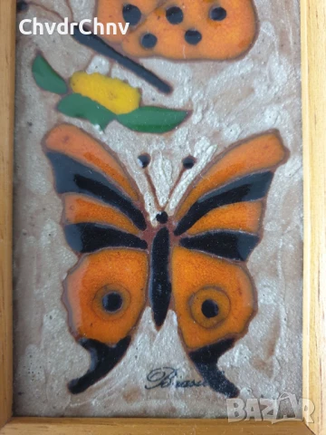 Малка авторска керамична картина с емайл/пеперуди/дървена рамка 20х12см, снимка 3 - Картини - 51357720