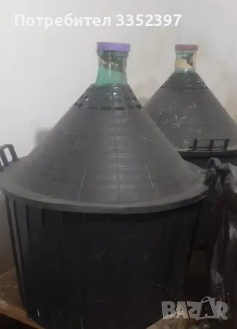 Продавам бидони, пластмасови съдове, бурета.
