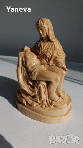 Статуетка „Пиета“ на Микеланджело, изобразяваща Дева Мария, държаща тялото на Исус Христос , снимка 10 - Статуетки - 53727551