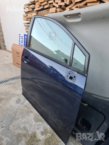 Предна дясна врата и десен калник за Toyota corolla verso, снимка 4 - Части - 52416673