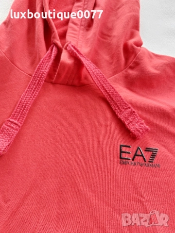 Чисто нов без етикет суичър Emporio Armani M, снимка 3 - Суичъри - 52225304