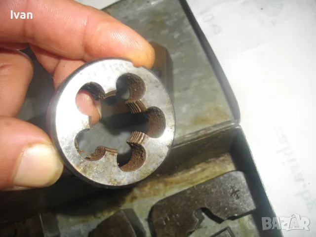 КУТИЯ СТАРО КАЧЕСТВО РЕЗБОНАРЕЗНИ ПЛАШКИ И ВТУЛКИ ЗА ВЪНШНИ РЕЗБИ ГОЛЕМИ, снимка 12 - Други инструменти - 48592974