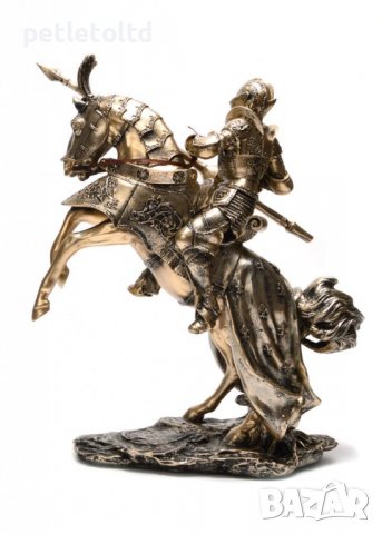 Декоративна фигура Рицар върху изправен кон, снимка 2 - Подаръци за мъже - 38900027