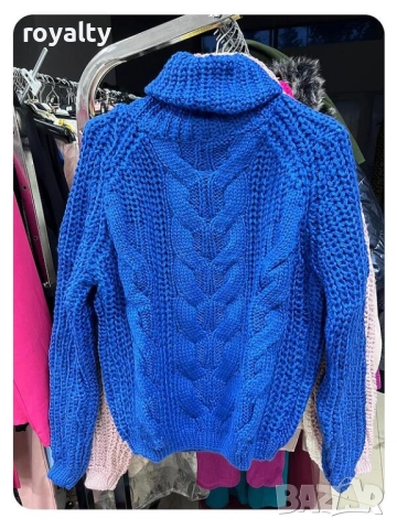 Дамски син пуловер ръчно плетиво