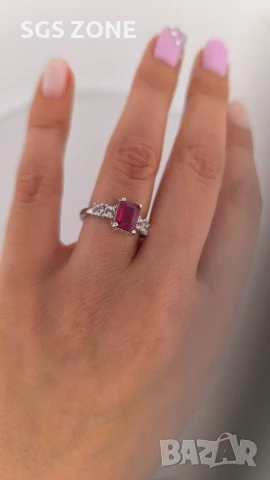 СРЕБЪРЕН ПРЪСТЕН С РУБИНИ, има този модел със смарагд и сапфир