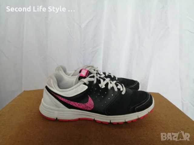 Номер 40 Nike оригинални дамски маратонки Revolution Running