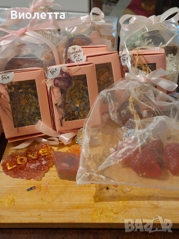 Подаръчни ръчно изработени сапуни – подаръчен комплект