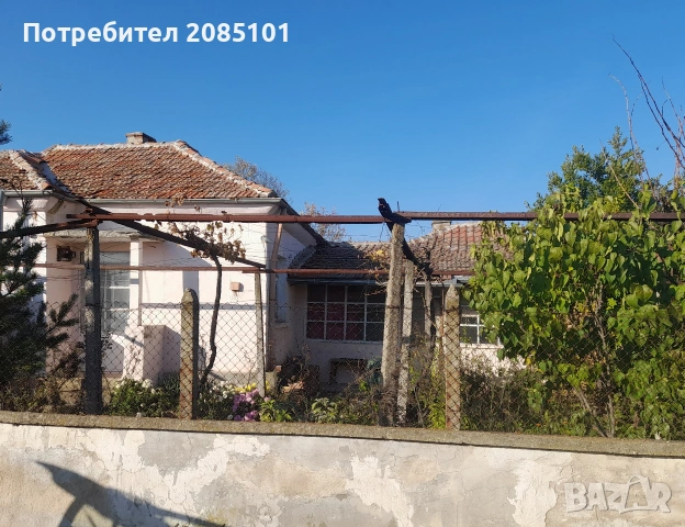 Продавам къща с двор