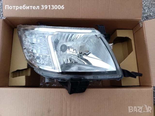 Фар десен за Toyota Hilux (2004-2015)