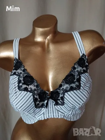 90 В/ С Бял сутиен рие с черна дантела 
