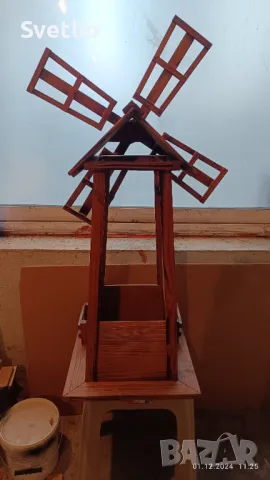 Намалена! Продавам декоративна дървена мелница - саксия.