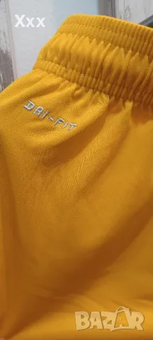 Спортен екип NIKE, снимка 4 - Спортни дрехи, екипи - 50236572