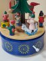 Механична музикална коледна въртележка, снимка 3