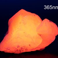 Друза от розов манганокалцит и кварц 163g флуоресцентен, снимка 1 - Други ценни предмети - 44464728