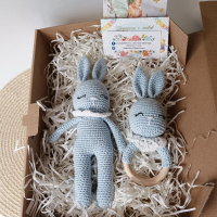 Детска играчка ръчна изработка, плетено зайче, дрънкалка и клипс за биберон, подарък за бебе, снимка 4 - Други - 41480447