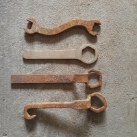 Ретро ключове, снимка 1 - Антикварни и старинни предмети - 42655583