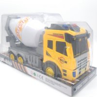 Голям камион бетоновоз , снимка 1 - Коли, камиони, мотори, писти - 33670850