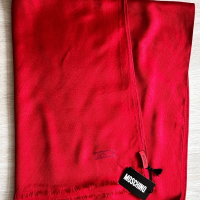 Moschino нов червен шал , снимка 7 - Шалове - 44808954