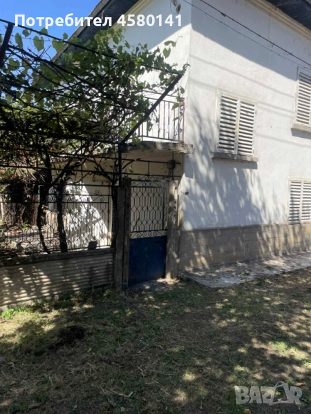 Двуетажна къща в центъра на с. Лиляче, снимка 1