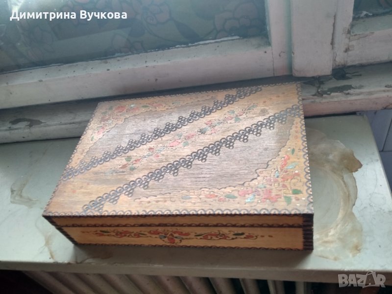 Дървена кутия с инкростирани шевици, снимка 1