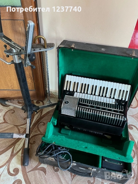 Електрически Акордеон HOHNER 120 баса, снимка 1
